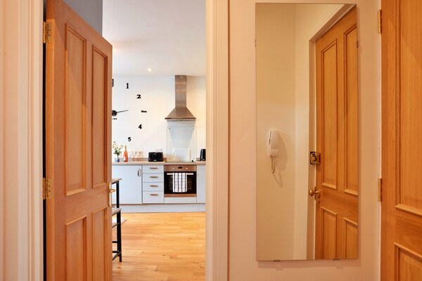 Stijlvol appartement Shaky's Penthouse in hartje Matlock - thumbnail 6