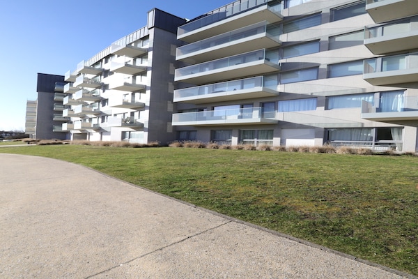 Stijlvol appartement in Het Zoute met panoramisch zee- en Zwinzicht - thumbnail 1