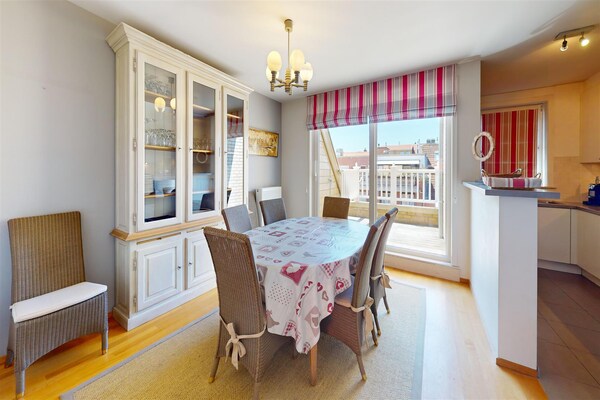 Luxueuze duplex met 2 terrassen op 75m², hartje Knokke aan zee - thumbnail 4