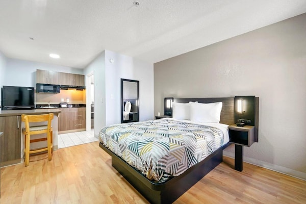 1 Queen Bed  Non-smoking - Duluth, GA