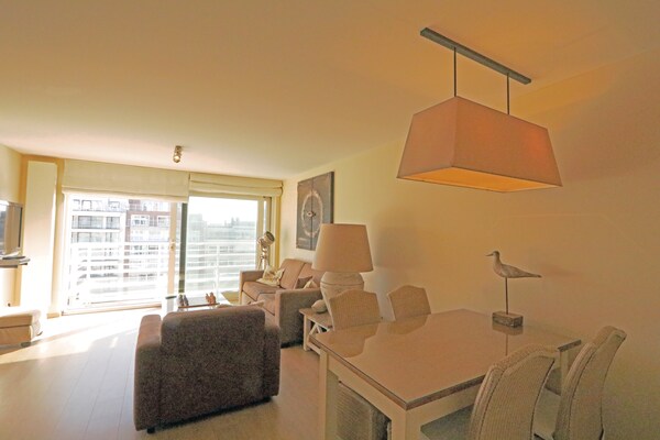 Elegant appartement aan zee in Het Zoute met garage en zeezicht - thumbnail 5