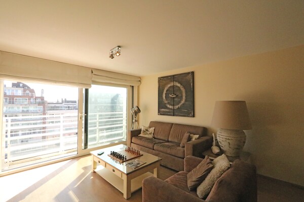 Elegant appartement aan zee in Het Zoute met garage en zeezicht - thumbnail 2