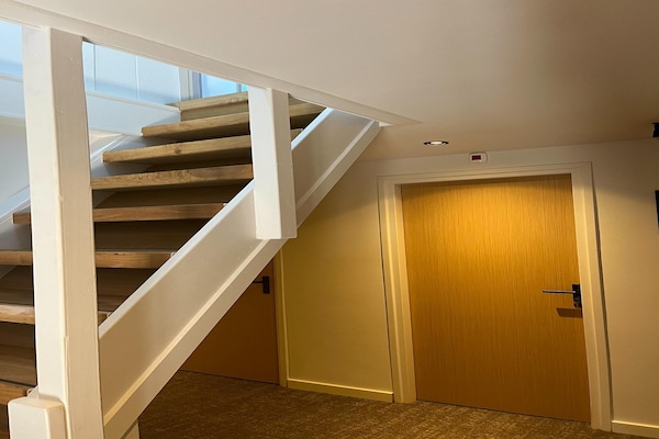 Luxe groepsaccommodatie in monumentaal jaren 30-pand voor 20 gasten in Friesland - thumbnail 2