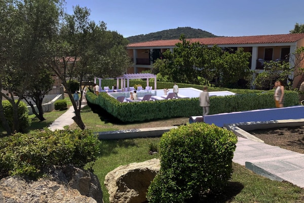 Knus appartement voor 2 in 4-sterrenresort aan de Costa Serena - thumbnail 2