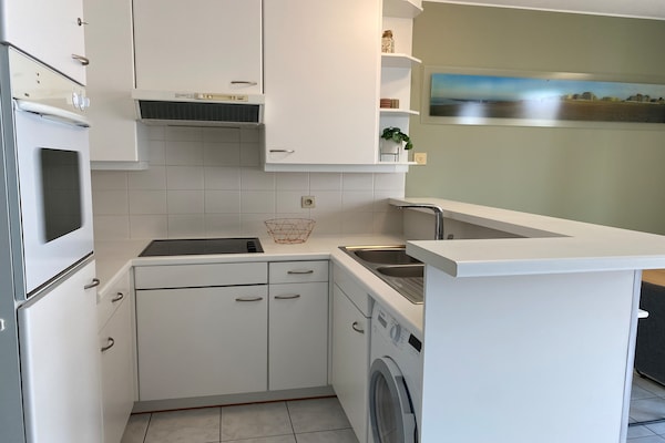 Vernieuwd appartement in Nieuwpoort-Bad, vlakbij strand en golfbaan - thumbnail 2