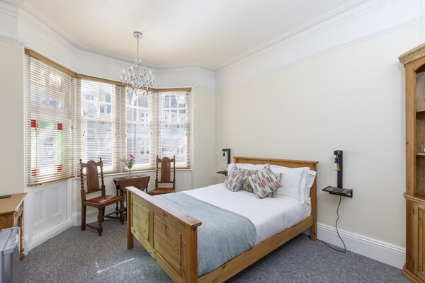 Knusse kamer met balkon op steenworp van Brighton Beach - thumbnail 2