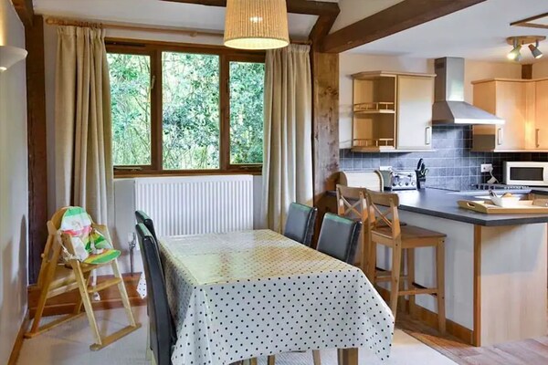 Knus vrijstaand huisje voor 4 op landgoed met zwembad in Bovey Tracey - thumbnail 2