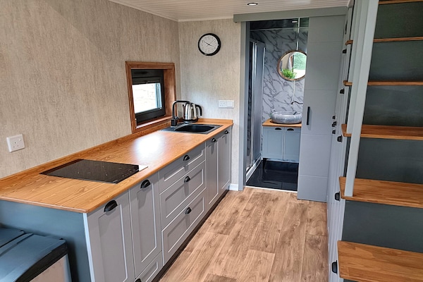 Tiny House in Bovey Tracey: knus verblijf voor 2 met hond, dichtbij Dartmoor - thumbnail 2