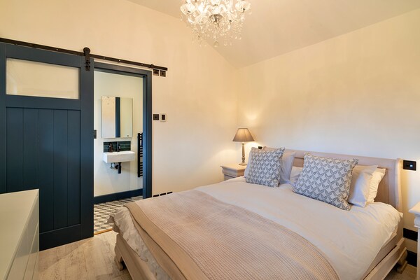 Gerenoveerde stalwoning met hot tub en weids uitzicht in de Cotswolds - thumbnail 3