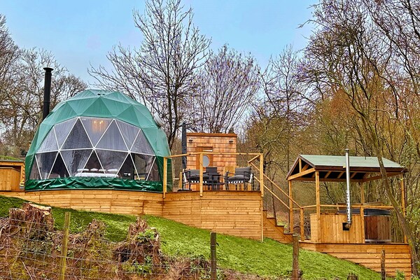 Unieke glamping in Ashdown Forest met hottub en panoramisch uitzicht - thumbnail 1