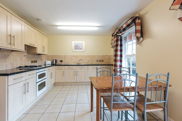Knusse cottage voor 4 op landgoed Netley Hall in Dorrington - thumbnail 6