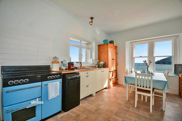 Op 500 m van het strand: Ruim landhuis Rock House in Kingsand - thumbnail 4
