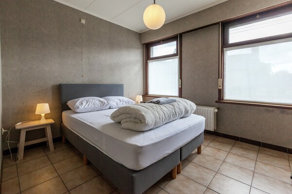 Landhuis De Snoeibijl in Kruiskerke: 14-persoons bosvilla met serre - thumbnail 5
