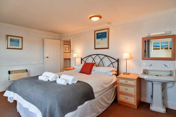 Klifvilla Bishop Rock: Uitzicht op zee in Sennen, Cornwall - thumbnail 3