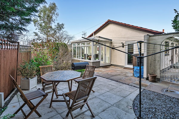 Bungalow met hottub, tuin en uitzicht op de bergen bij Dyserth - thumbnail 5