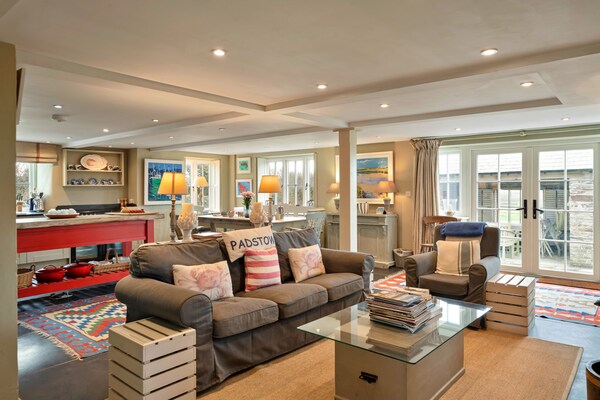 St Eval School House: Historisch schoolgebouw met zeezicht voor 10 personen in Noord-Cornwall - thumbnail 1