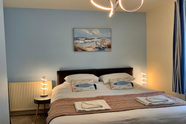 Luxe appartement aan zee in hartje Beaumaris, vlakbij kasteel en Snowdonia - thumbnail 4