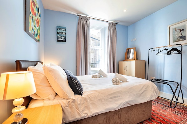 Waters Edge: Luxe kustappartement in Beaumaris met weids uitzicht op zee - thumbnail 4
