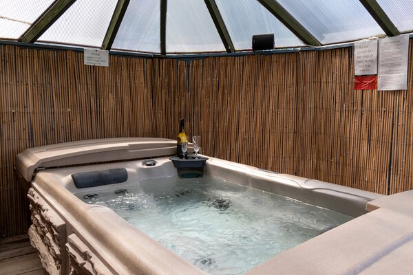 Romantisch landhuisje met hot tub en privétuin bij Craven Arms - thumbnail 2