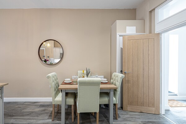 4-persoons modern appartement in centrum Pwllheli nabij strand - thumbnail 2