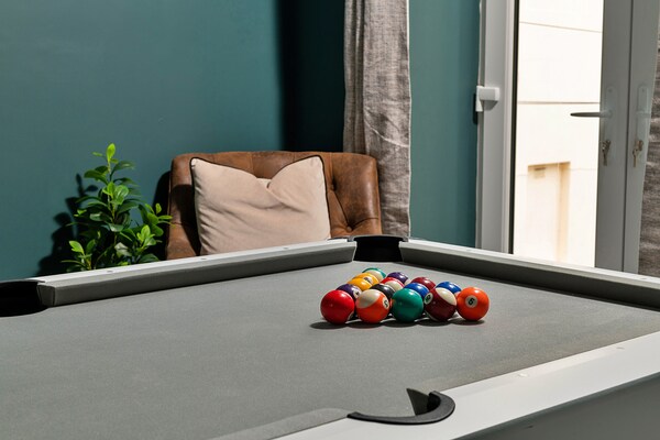 Zeezicht Retreat Pwllheli – Ruim appartement voor 15 personen met hot tub - thumbnail 5