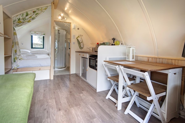 Uniek boot-geïnspireerd chalet aan het meer in Hexham - thumbnail 2