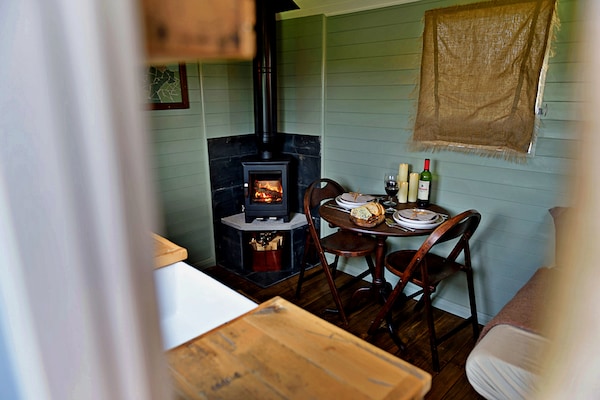 Sfeervol chalet 'Joan' Shepherds Hut in Pwllheli - thumbnail 6