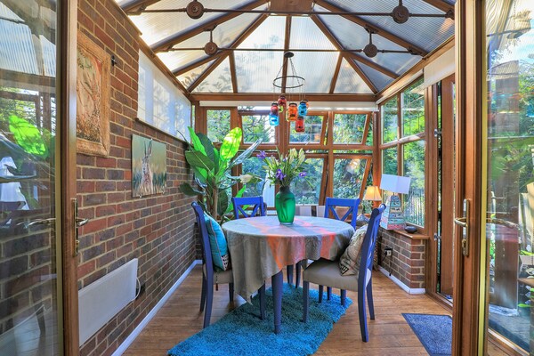 Eclectisch landhuis nabij Londen met serre en weelderige tuin in Dormansland - thumbnail 6