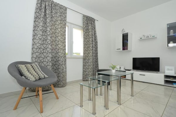 Strandhuis Mery in Vinišće: Vakantiehuis direct aan zee voor 5 personen - thumbnail 6
