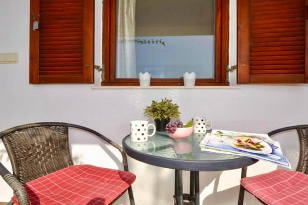 Luxe appartement met balkon en zeezicht in Vinisce · 3 pers. - thumbnail 4