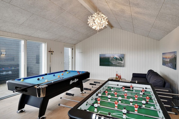 Luxe vakantiehuis voor 10 personen met privézwembad, wellness en activiteitenruimte op 400m van zee bij Løkken - thumbnail 3