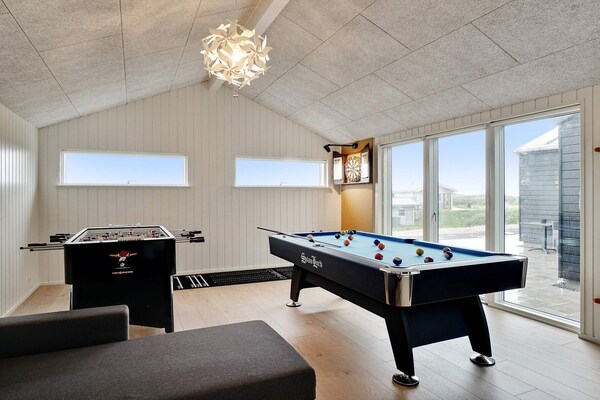 Luxe vakantiehuis voor 10 personen met privézwembad, wellness en activiteitenruimte op 400m van zee bij Løkken - thumbnail 4