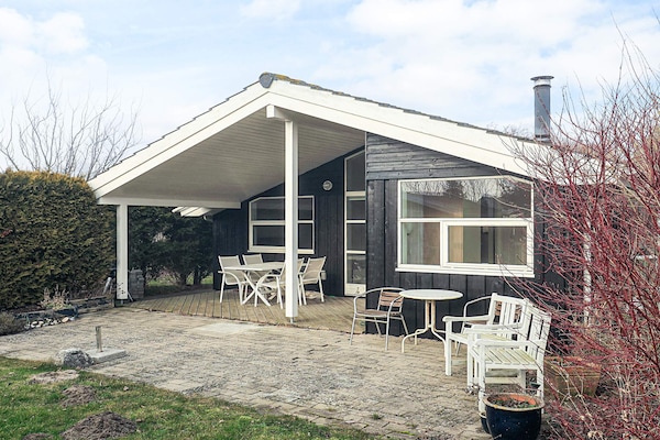 Op 500 m van zee: gezellig vakantiehuis in Nakskov met sauna en whirlpool - thumbnail 1