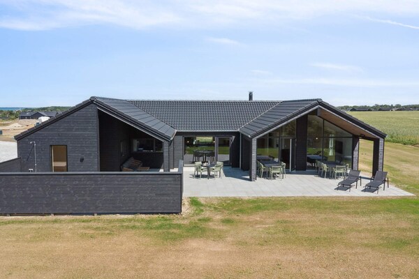 Groot vakantiehuis met privézwembad en sauna op 500 meter van het strand in Bogense - thumbnail 1