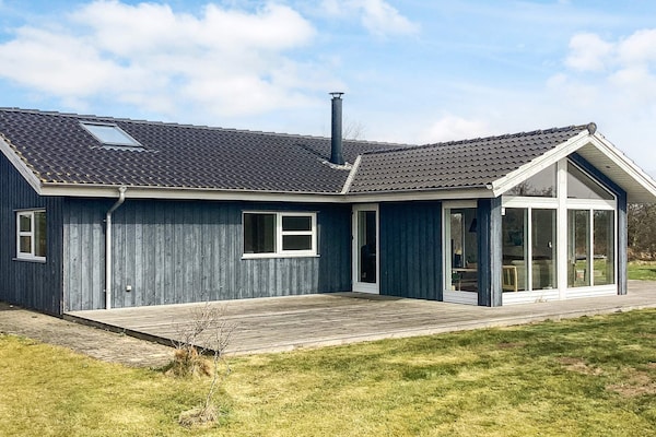 Ruim vakantiehuis in Brovst met sauna en whirlpool voor 8 personen · 105 m² - thumbnail 1