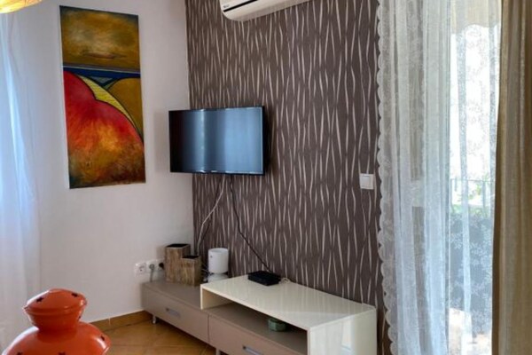 Knusse Superior Studio met Balkon op 200m van het Strand in Rab - thumbnail 1