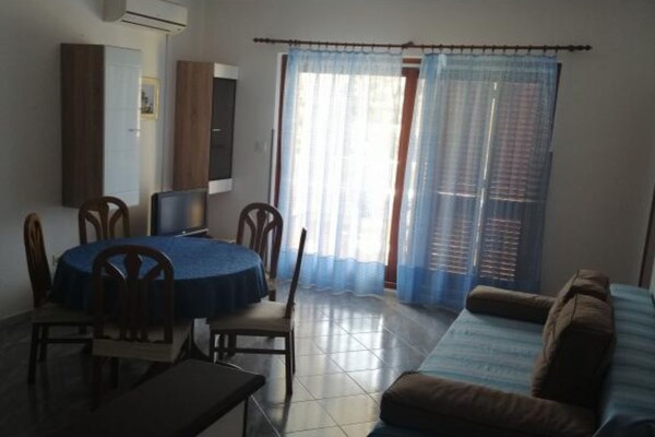 Appartement met zeezicht en terras in Rogoznica · 2 pers. - thumbnail 1