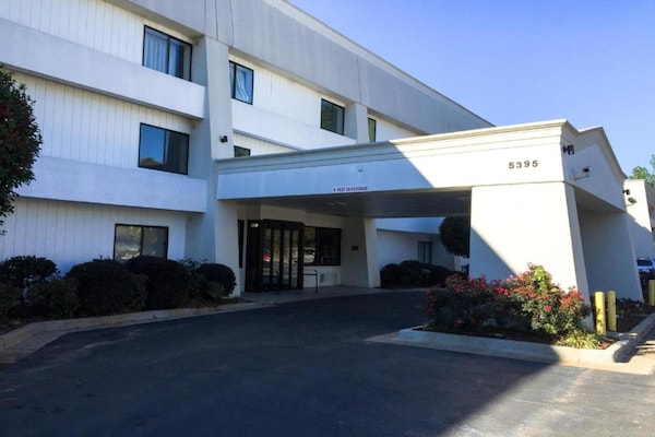 1 King Bed  Mobility Accessible Tub Nsmk - Duluth, GA