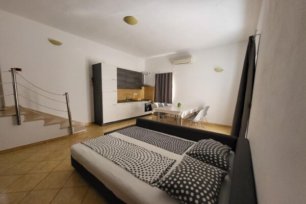 Modern appartement met terras en uitzicht op zee in Sevid - thumbnail 2