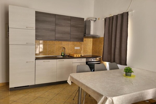 Modern appartement met terras en uitzicht op zee in Sevid - thumbnail 1