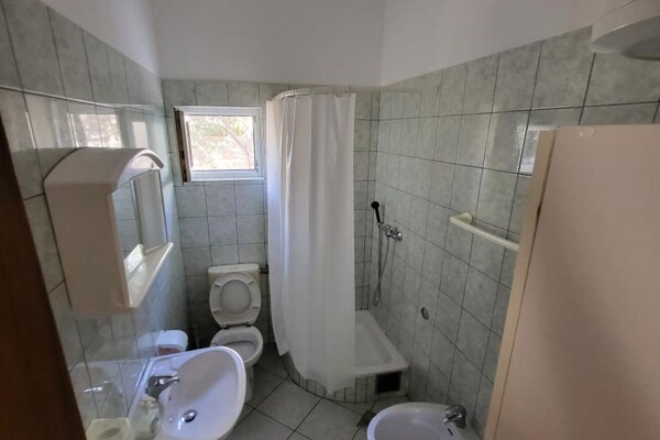 Modern appartement met terras en uitzicht op zee in Sevid - thumbnail 5