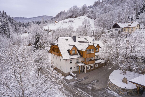 Ruim appartement voor 6 personen in St. Georgen am Kreischberg · 85 m² - thumbnail 1