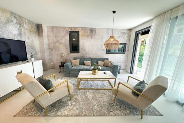 Aan het strand: Modern appartement in Kozino voor 4 personen - thumbnail 1