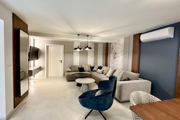 Aan het strand: Luxe appartement met privézwembad in Kozino - thumbnail 1