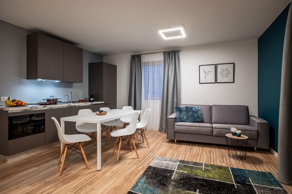 Ruim appartement voor 6 aan de golfbaan in Schwaz, vlakbij centrum - thumbnail 1