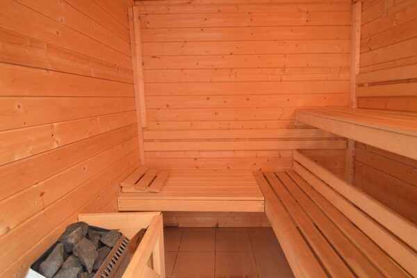 Ruim vakantiehuis voor 12 personen met sauna en bosrijke tuin in Waimes-Ondenval - thumbnail 4