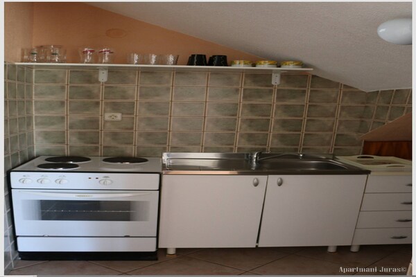 Knusse studio met loggia op 100 meter van het strand in Rogoznica - thumbnail 1
