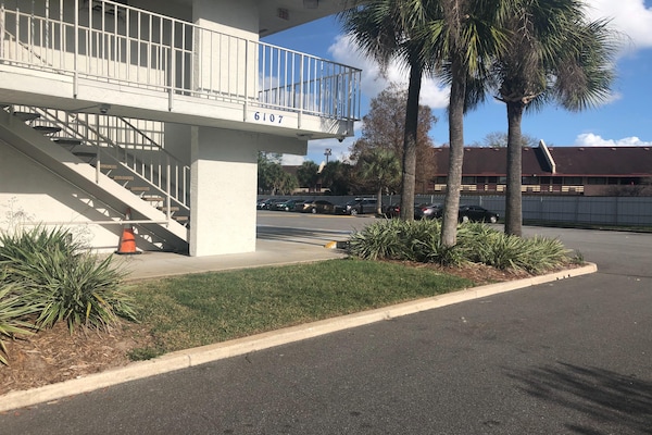 2 Full Beds  Micfridge - Orange Park, FL