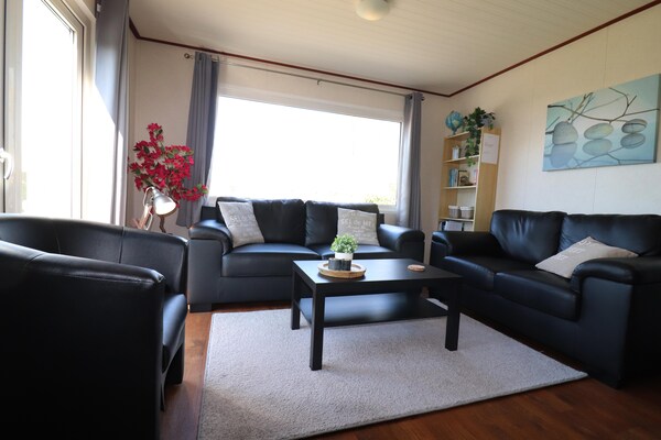 Twee sfeervolle chalets in Friesland nabij Waddenzee en Harlingen - thumbnail 2