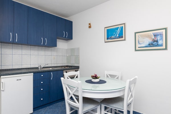 Villa Supetar Garden -  Classic Two Bedroom Apartment  With Terrace - Supetar